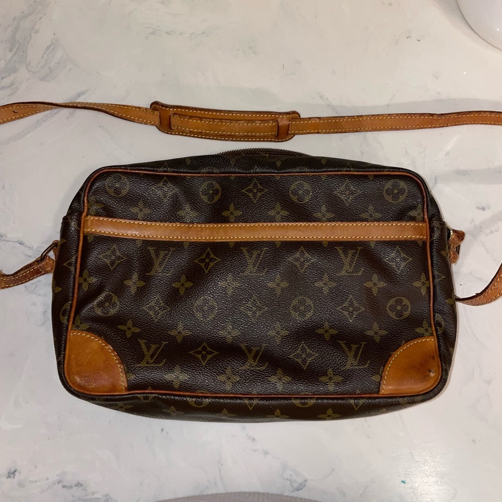 Authentic Louis Vuitton trocadero 30